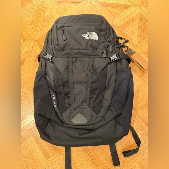 NWT Northface Recon Unisex Backpack 30 L in Black - Picture 1 of 11